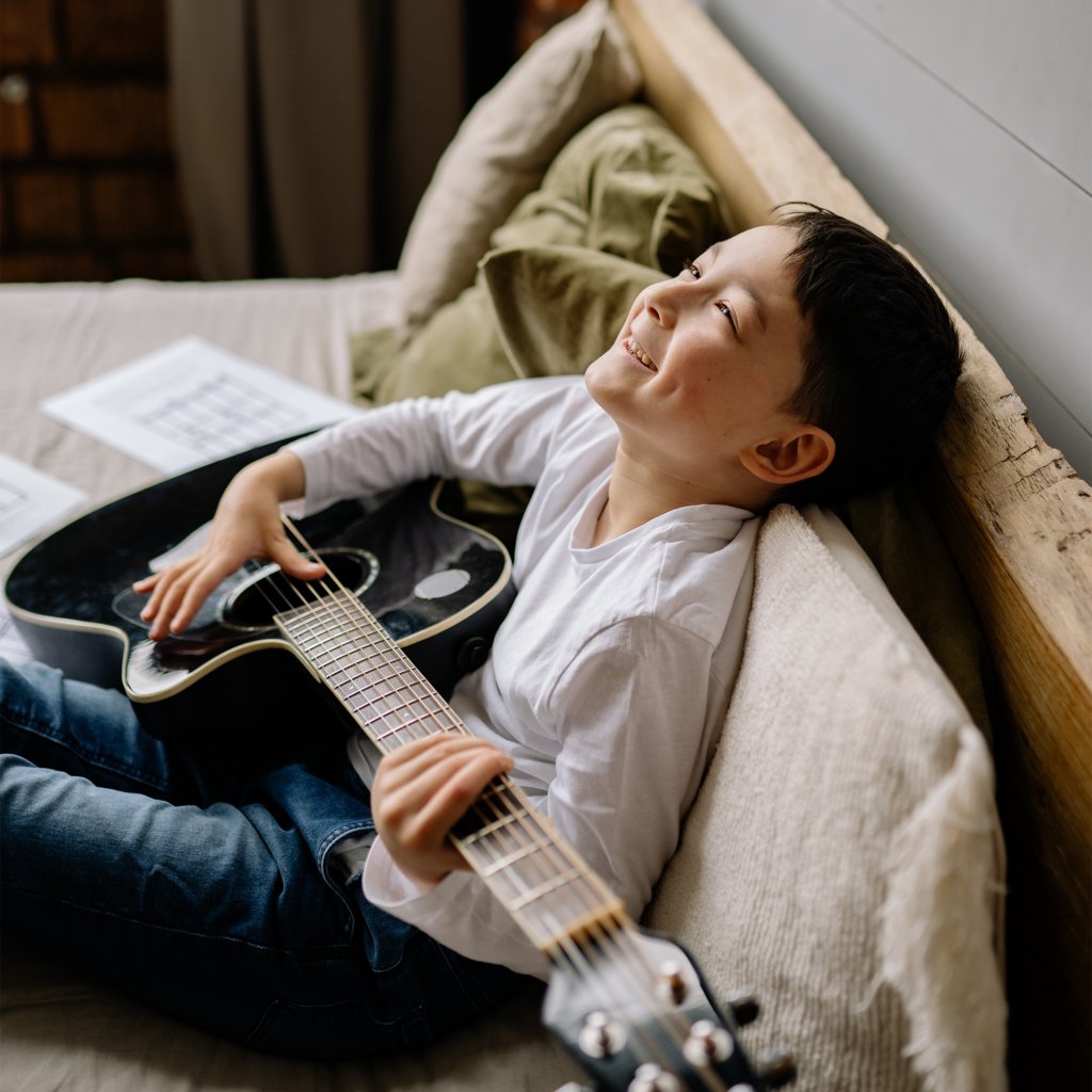 set a dedicated time for kids to learn Acoustic Guitar